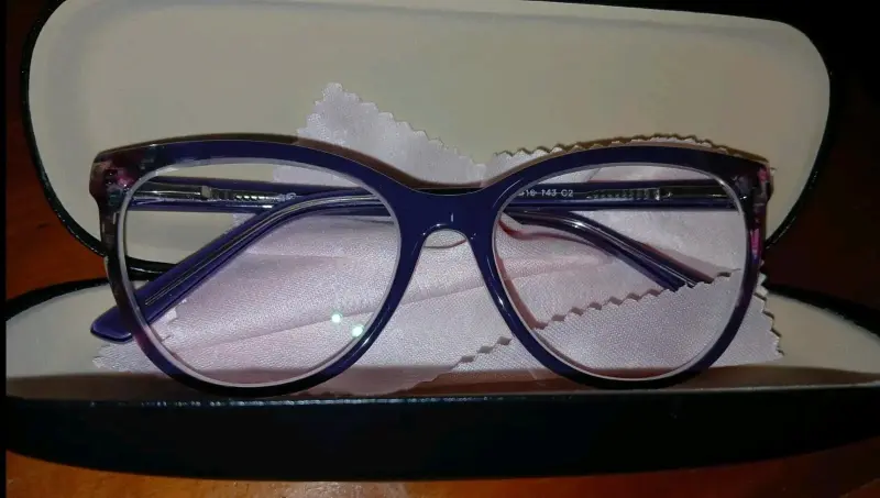 Gafas ópticas moradas con estuche - 2