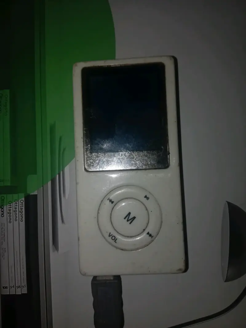 Reproductor MP3 blanco clásico - 1