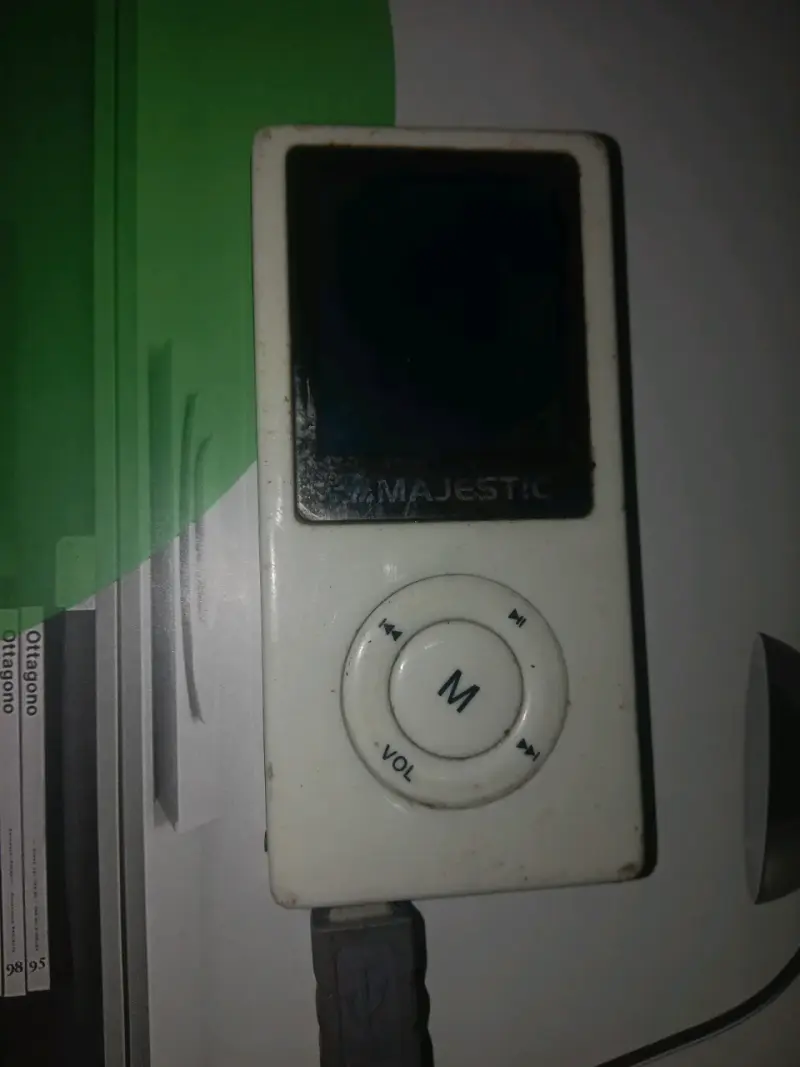 Reproductor MP3 blanco clásico - 2