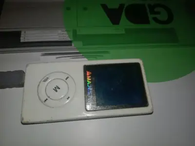 Reproductor MP3 blanco clásico - miniatura 3