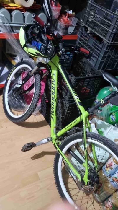 Bicicleta deportiva Cannondale verde aro 26 - miniatura 2