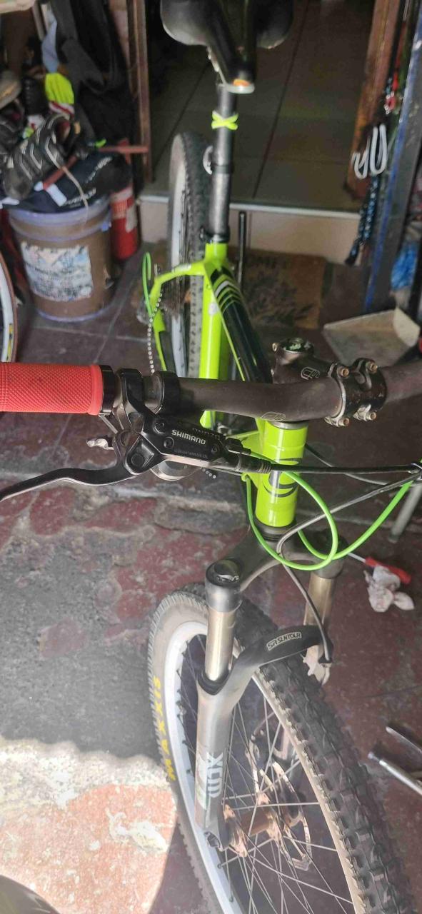 Bicicleta deportiva Cannondale verde aro 26 - 3