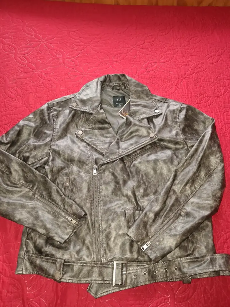 Chaqueta de cuero estilo motero - 1