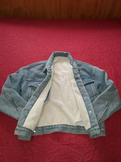 Chaqueta de cuero estilo motero - miniatura 3