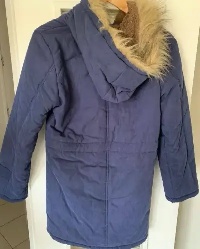 Abrigo azul con capucha marca X&Y - miniatura 2