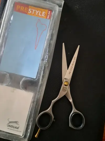 Tijeras profesionales de peluquería - miniatura 3