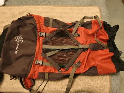 Mochila de trekking rojo y marrón - miniatura 2