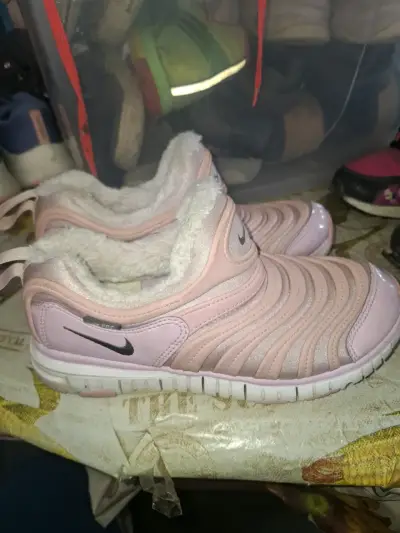 Zapatillas rosadas de niño - miniatura 2