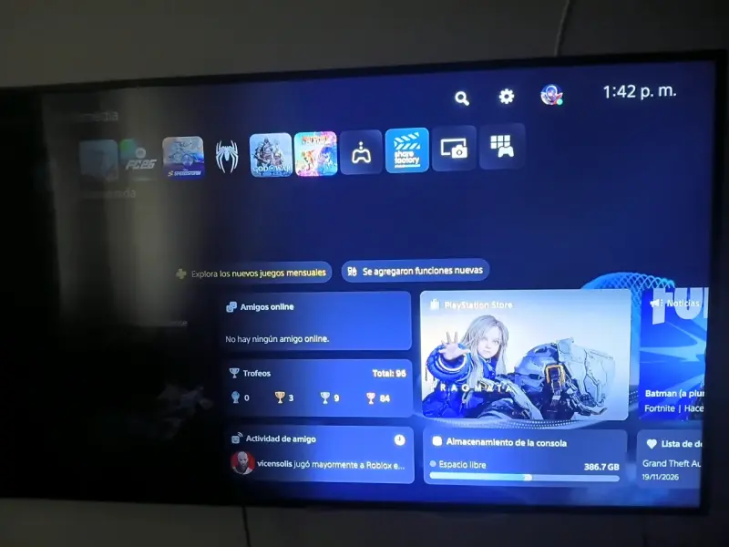 Consola PlayStation 5 con control - 2