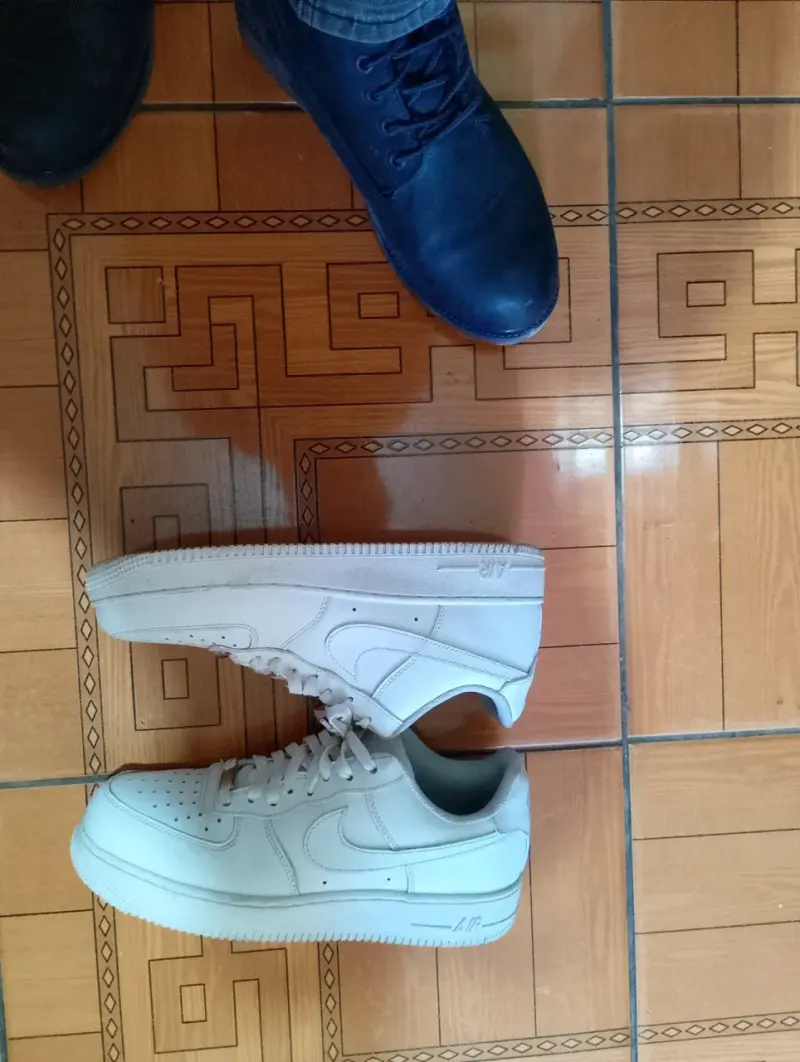Zapatillas deportivas blancas - 1