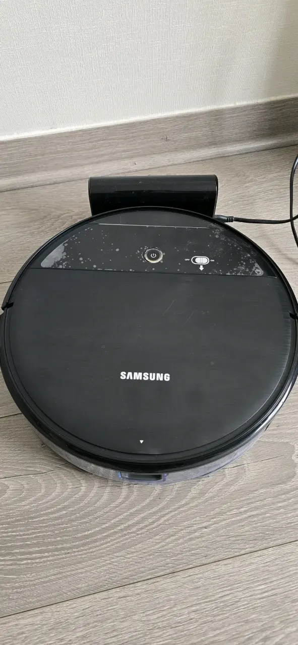 Robot aspiradora Samsung negra - 1