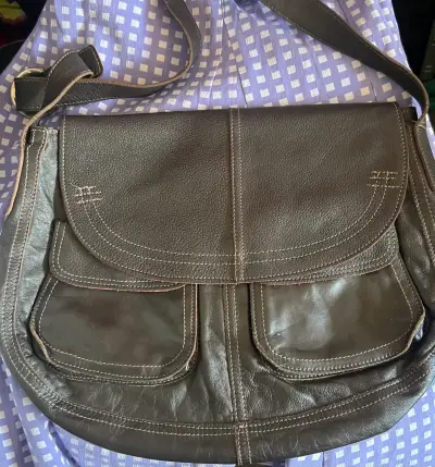 Bolso bandolera de cuero café - miniatura 1
