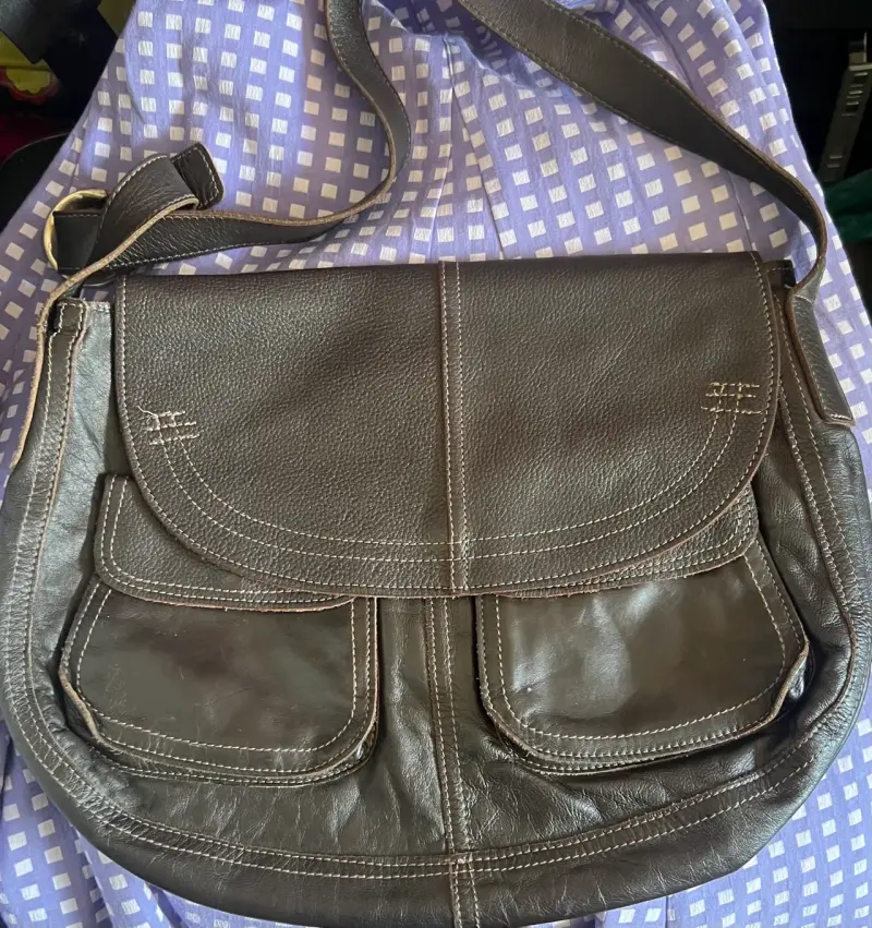 Bolso bandolera de cuero café - 2