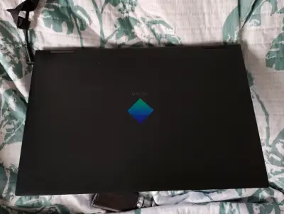 Laptop gaming OMEN negra - miniatura 1