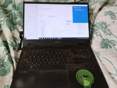 Laptop gaming OMEN negra - miniatura 2