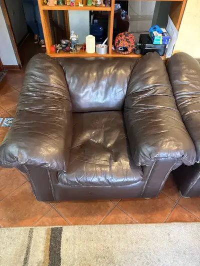 Sofá de cuero negro usado - miniatura 3
