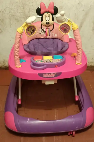 Andador infantil Minnie - miniatura 1