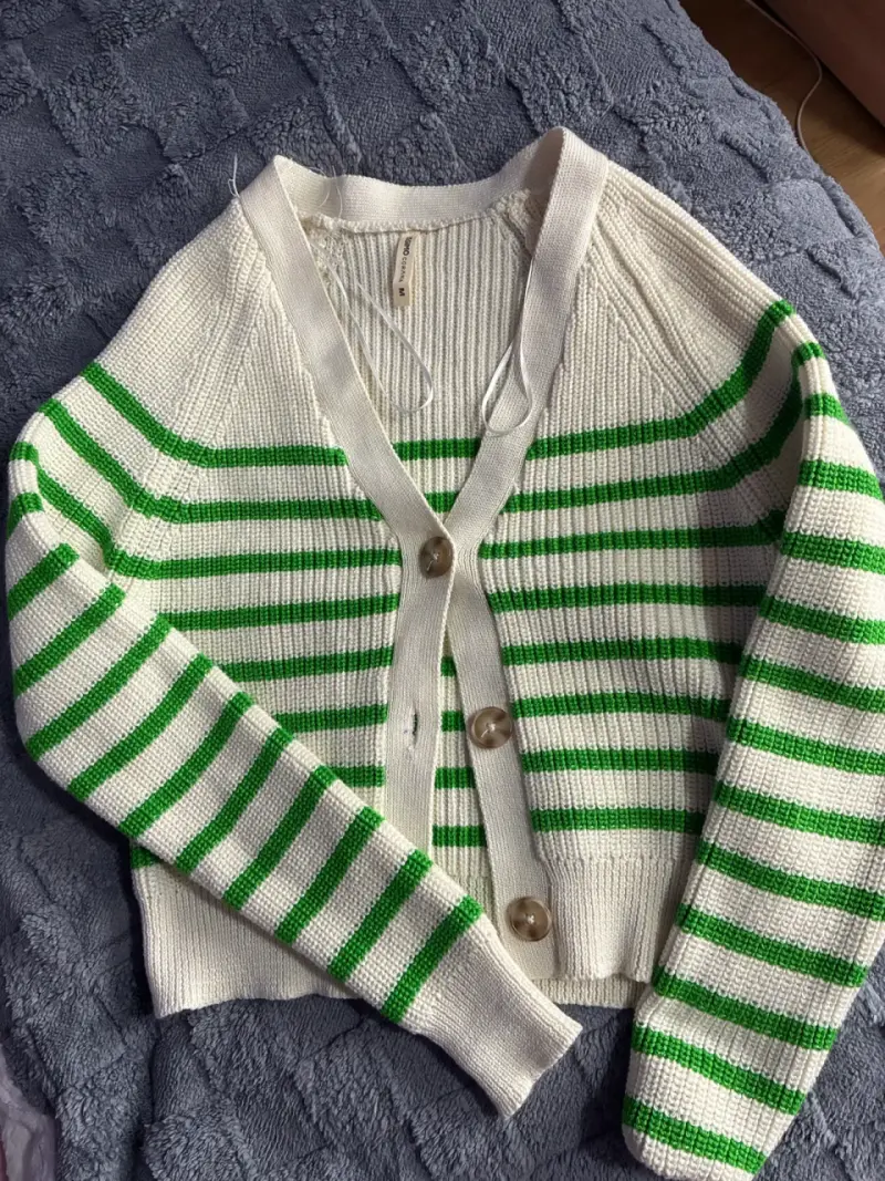 Cardigan rayado blanco y verde