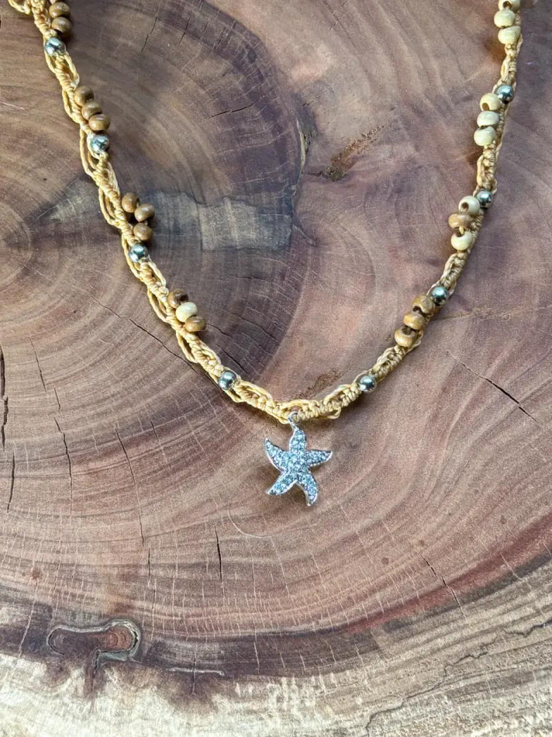 Collar de macramé con dije de estrella - 2