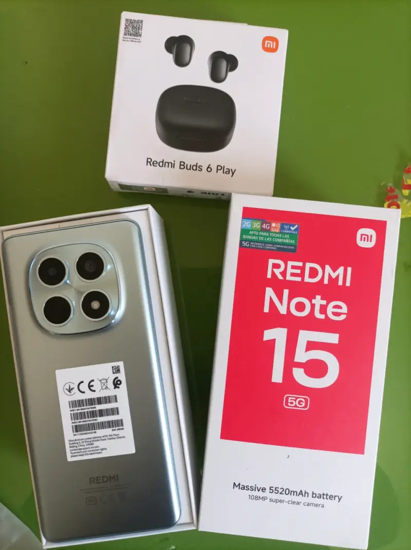 Xiaomi Redmi Note 15 5G con auriculares
