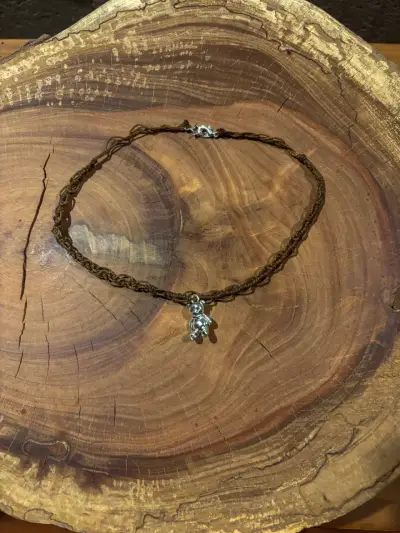 Collar macrame con dije de osito - miniatura 1