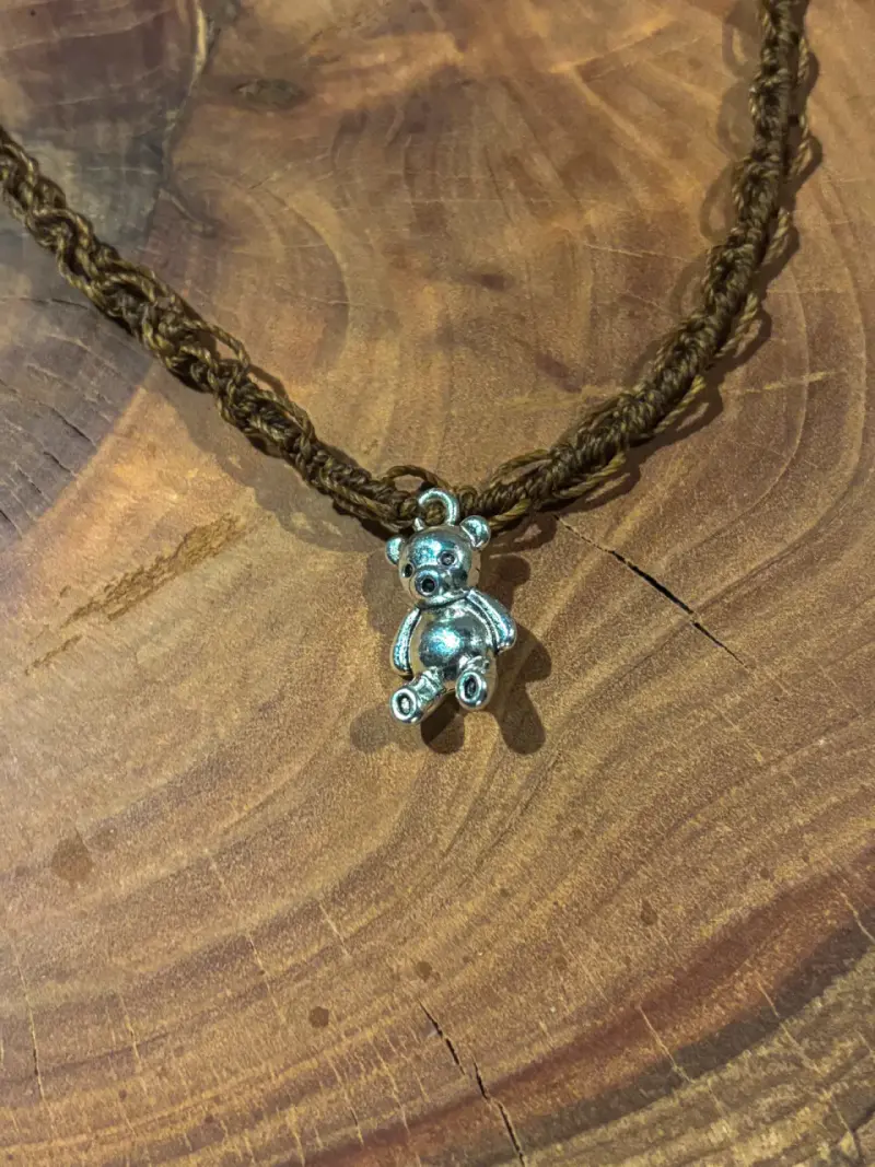 Collar macrame con dije de osito - 2
