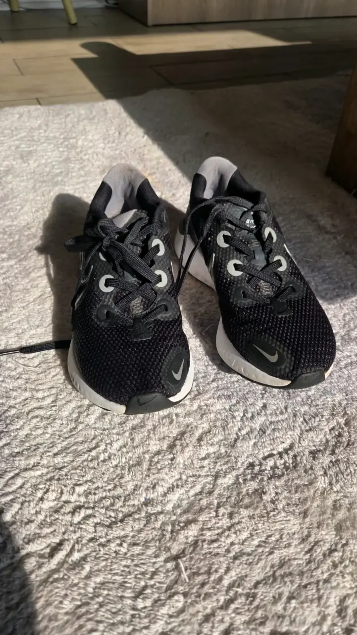 Nike Renew Run Black White - 2
