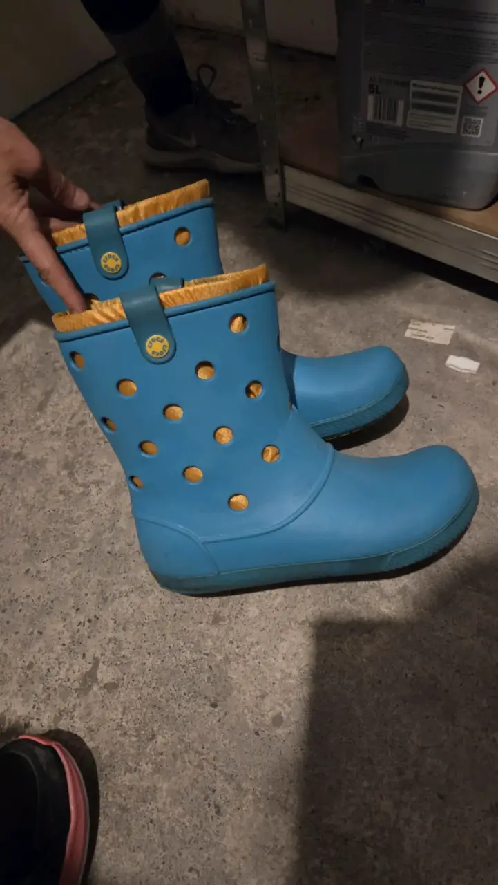 Crocs Women's Crocband Airy Boot - 2