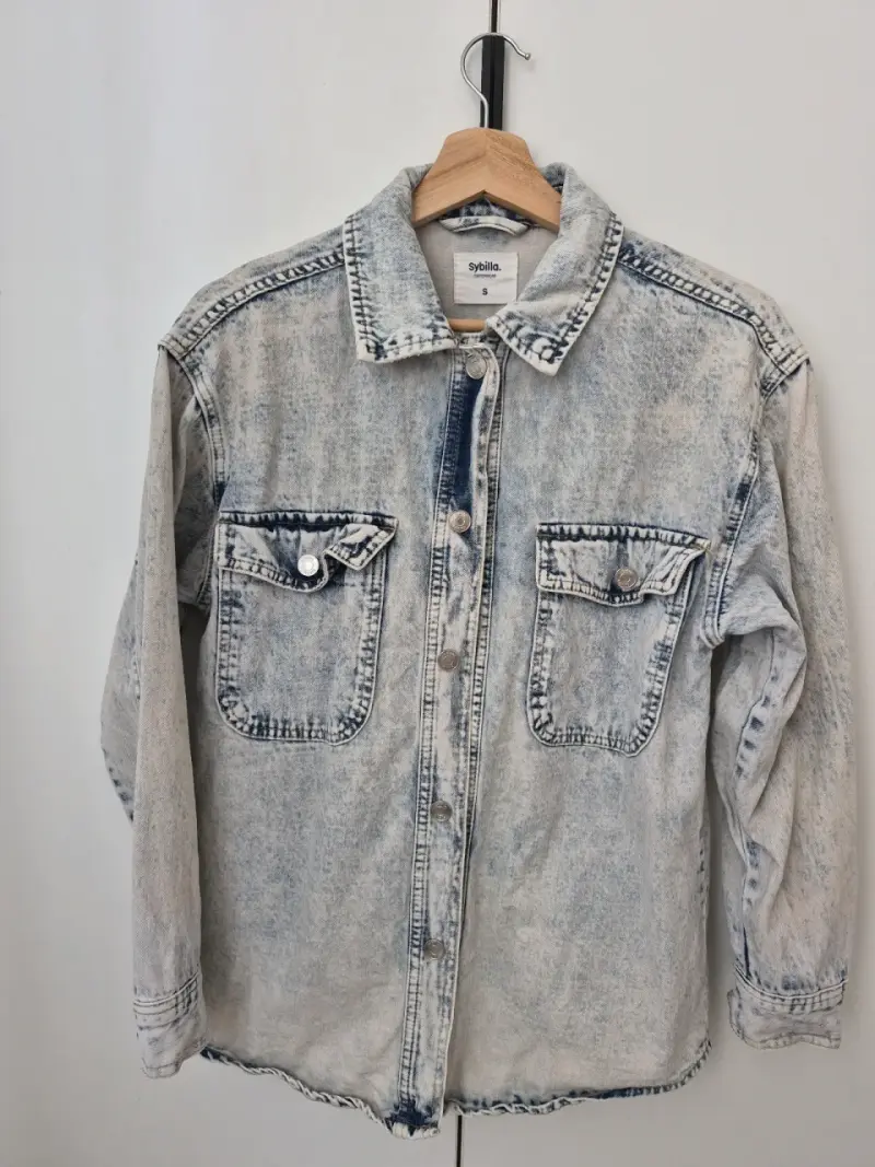 Chaqueta de mezclilla desgastada - 1
