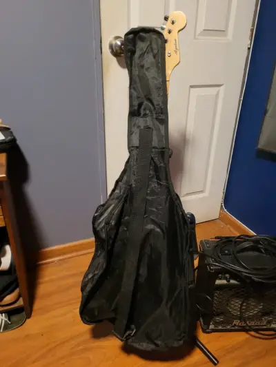 Guitarra eléctrica azul con amplificador - miniatura 2