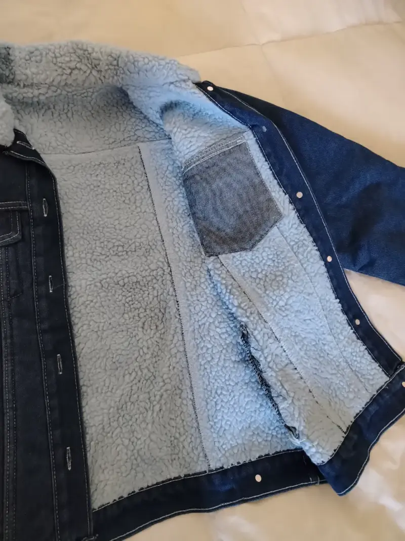 Chaqueta de mezclilla azul con chiporro celeste - 3