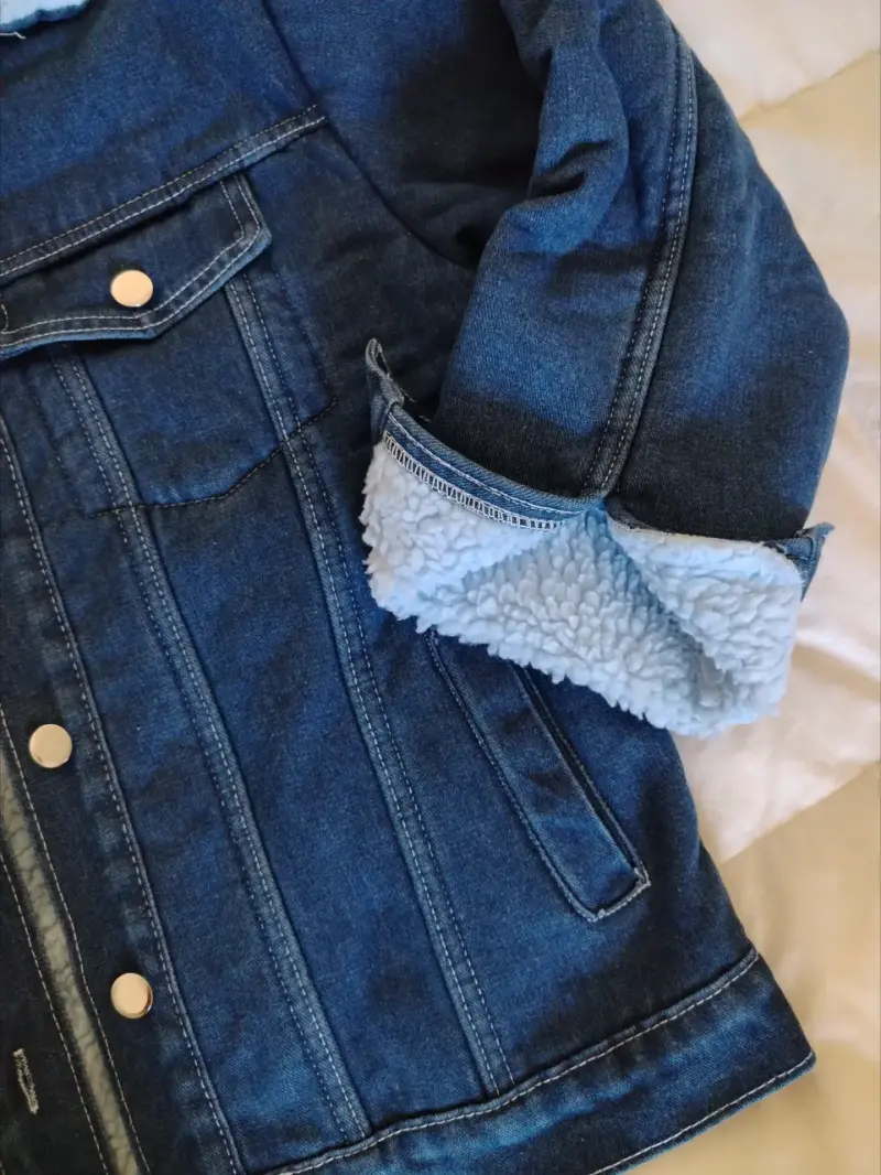 Chaqueta de mezclilla azul con chiporro celeste - 2