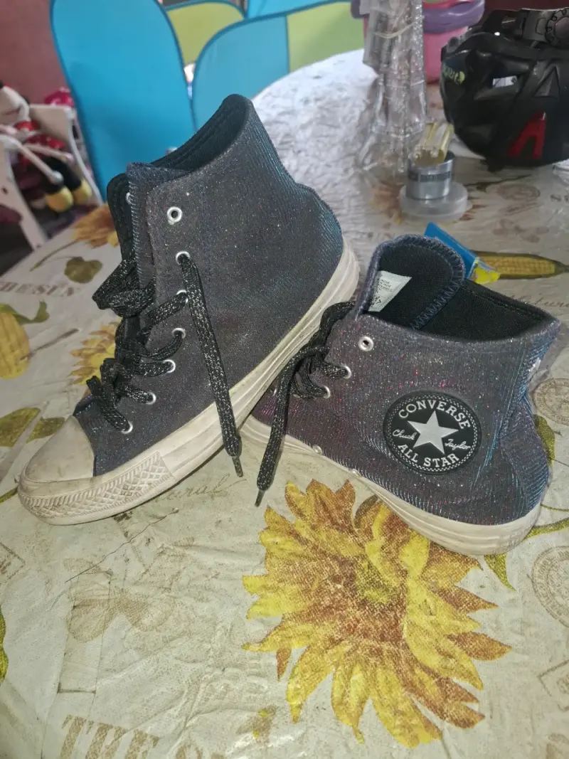Zapatillas Converse negras brillantes