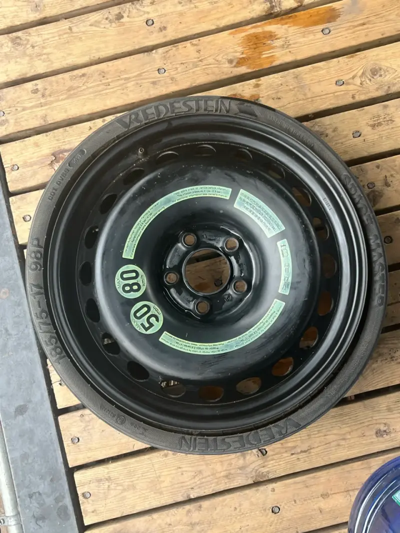 Rueda de repuesto compacta - 4