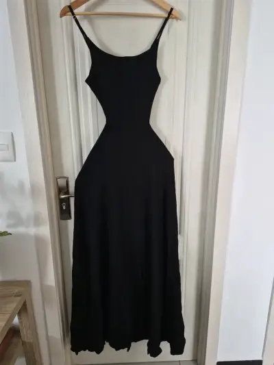 Vestido negro elegante - miniatura 1