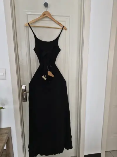 Vestido negro elegante - miniatura 2