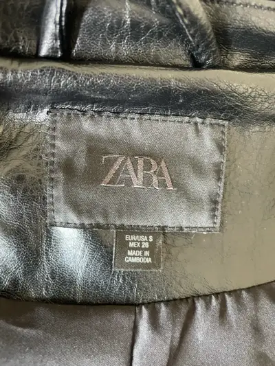 Chaqueta negra de cuero Zara - miniatura 2