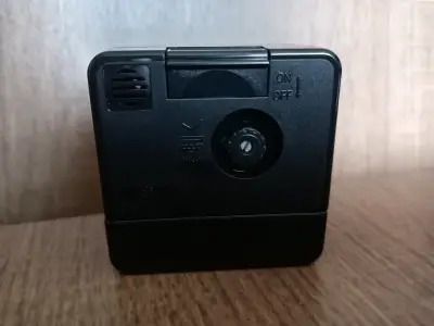 Reloj despertador Casio negro. - miniatura 3