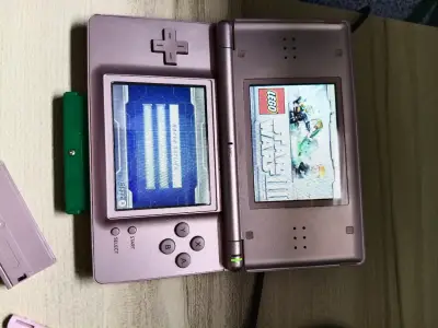 Consola Nintendo DS rosa con juego - miniatura 3