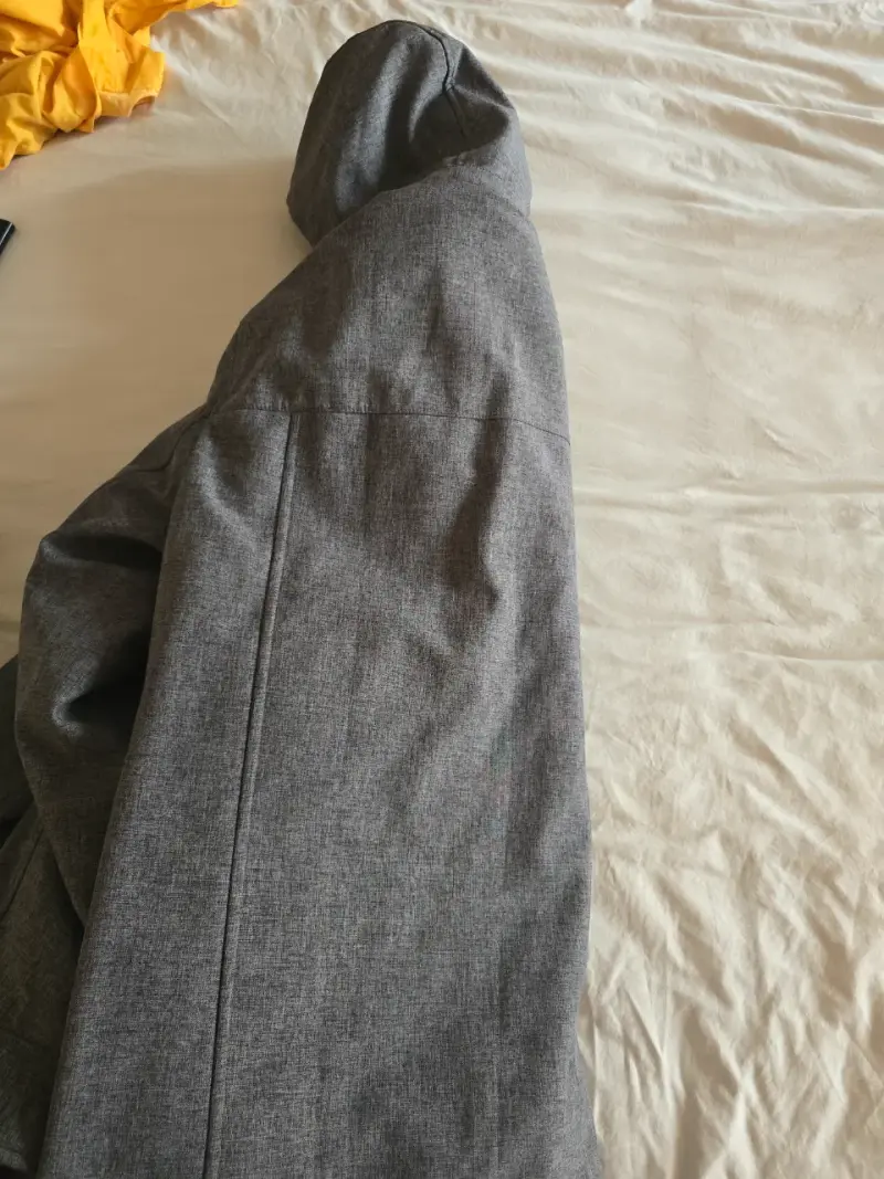 Abrigo gris con capucha Impermeable Ferouch - 4