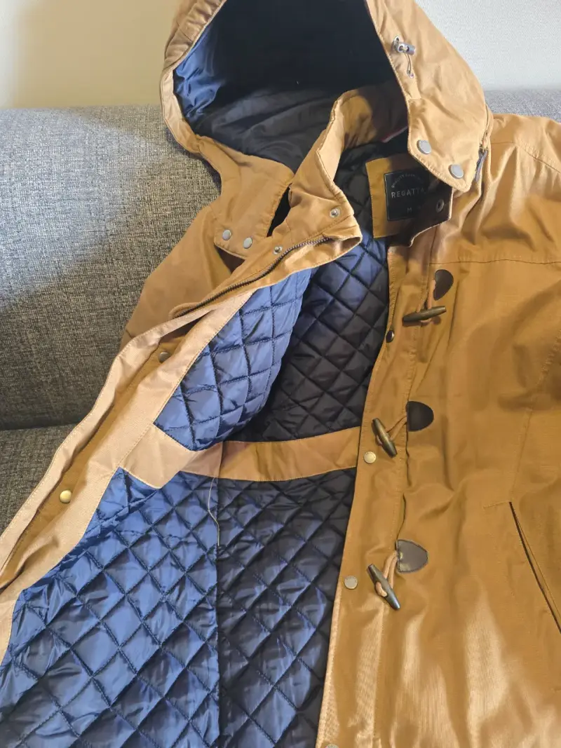 Chaqueta marrón con capucha - 3