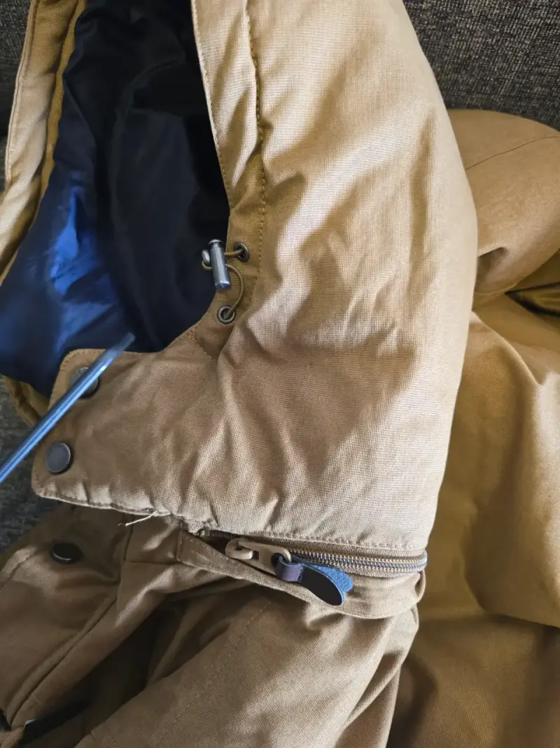 Chaqueta marrón con capucha - 4