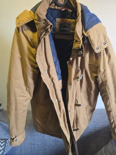 Chaqueta marrón con capucha - miniatura 5
