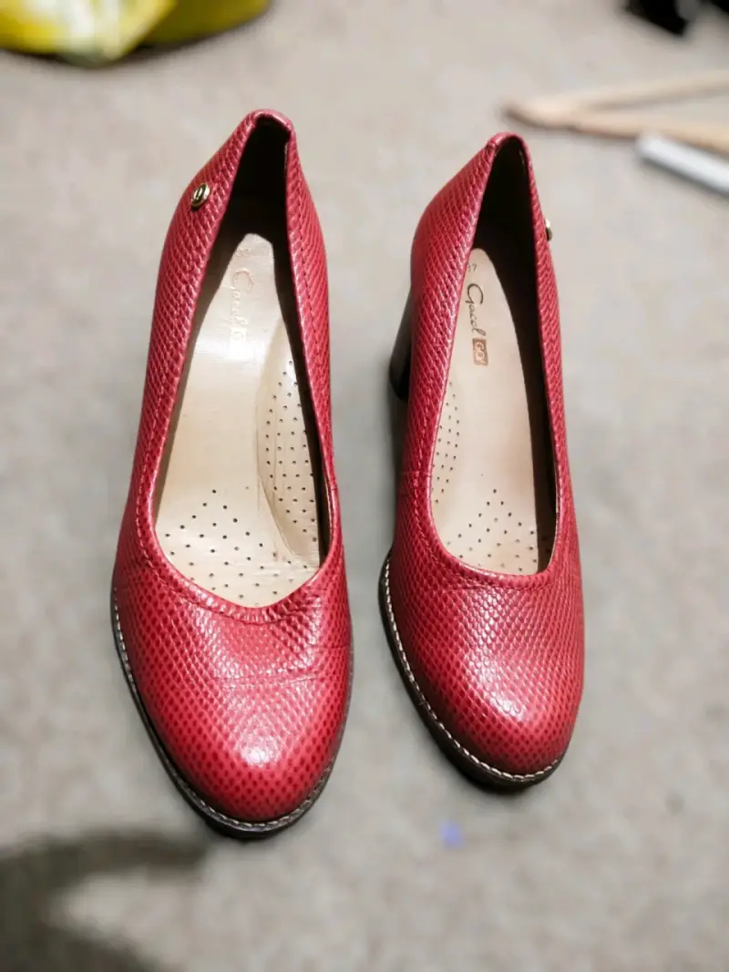 Zapatos de tacón rojo texturizados - 2