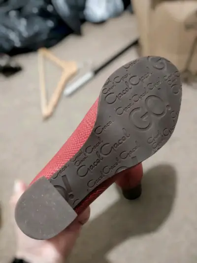 Zapatos de tacón rojo texturizados - miniatura 5