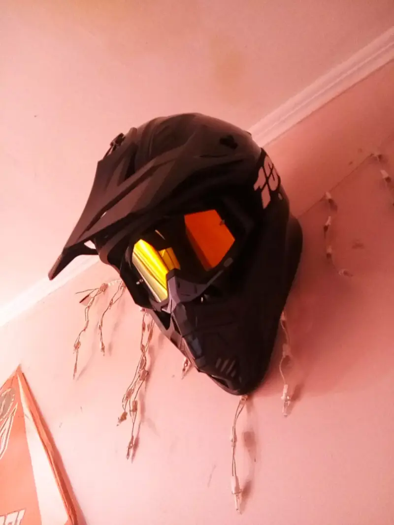 Casco mtb negro con antiparras - 1