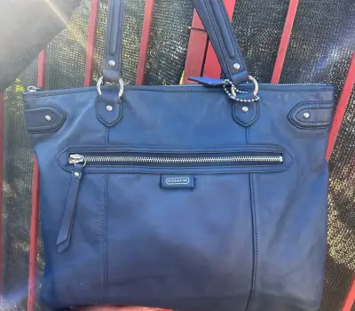 Se vende hermosa cartera Coach vintage Og - miniatura 1