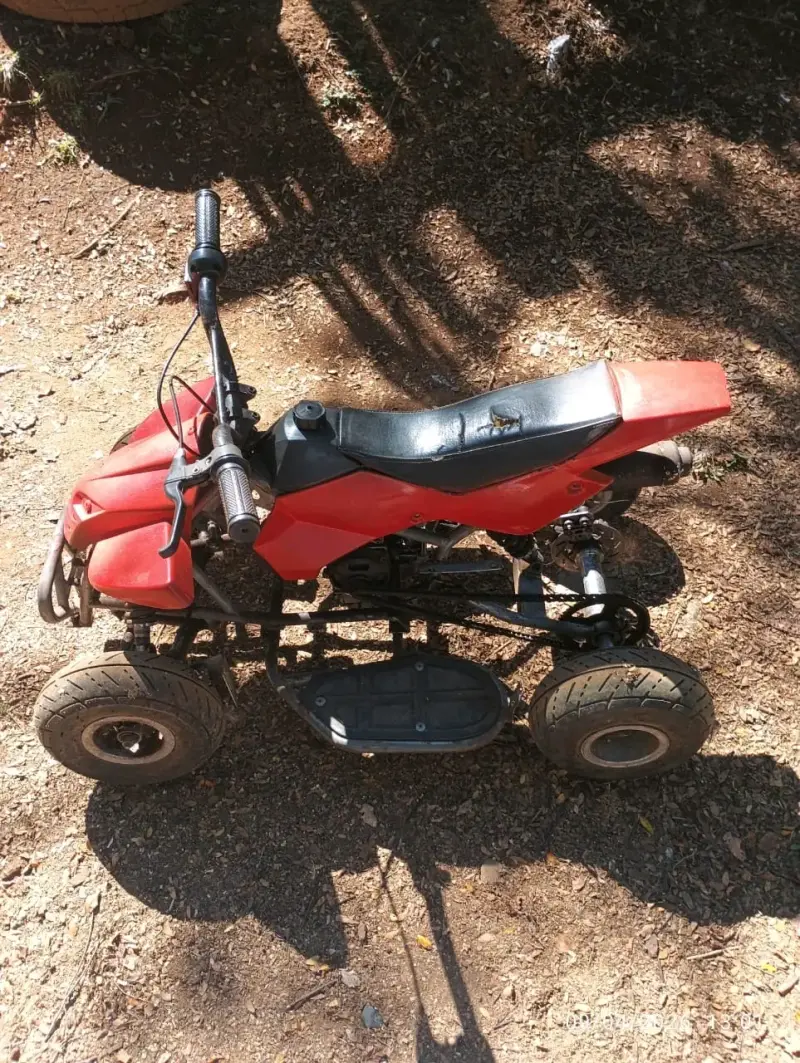 Mini cuatrimoto roja usada - 2