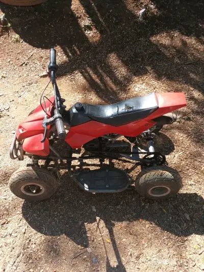 Mini cuatrimoto roja usada - miniatura 2