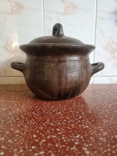 Olla de greda con tapa 2 L - miniatura 1
